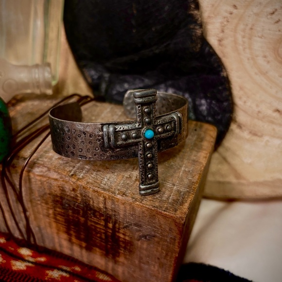 ⚙️3For$30⚙️ NEW cross cuff bracelet with turquoise gem - Picture 1 of 2